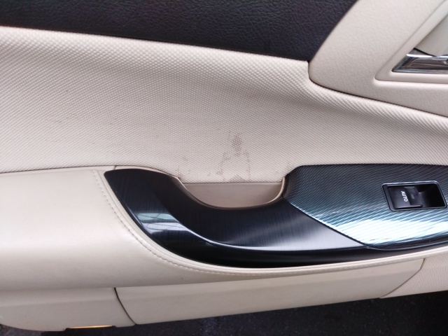 ドアトリム周り清掃　編